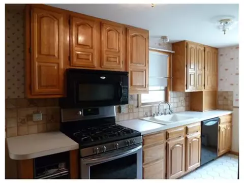 213 North St, Warwick, RI 02886 photo 3