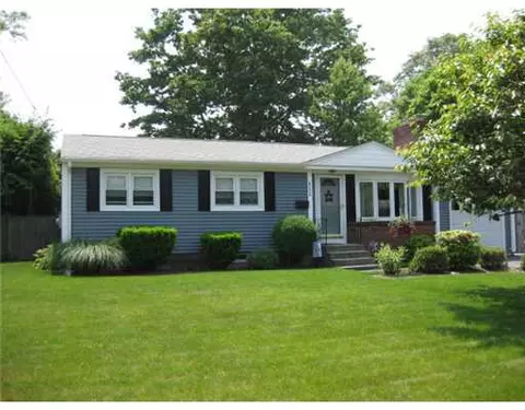 111 Shamrock Dr, Warwick, RI 02886 photo 5