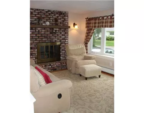 111 Shamrock Dr, Warwick, RI 02886 photo 7