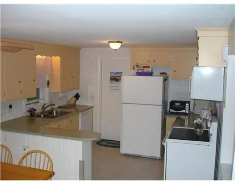 111 Shamrock Dr, Warwick, RI 02886 photo 8