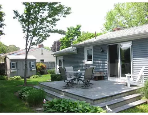 111 Shamrock Dr, Warwick, RI 02886 photo 3