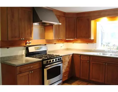 9 Pine Edge Ct, Warwick, RI 02889 photo 5
