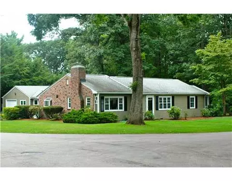 9 Pine Edge Ct, Warwick, RI 02889 photo 1