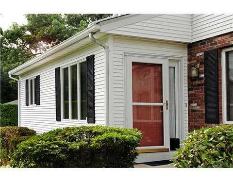 400 Commonwealth Ave #1, Warwick, RI 02886 photo 1