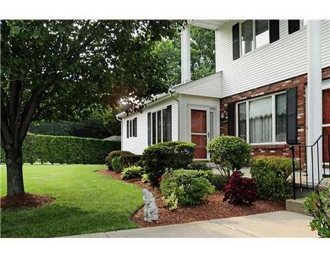 400 Commonwealth Ave #1, Warwick, RI 02886 photo 4