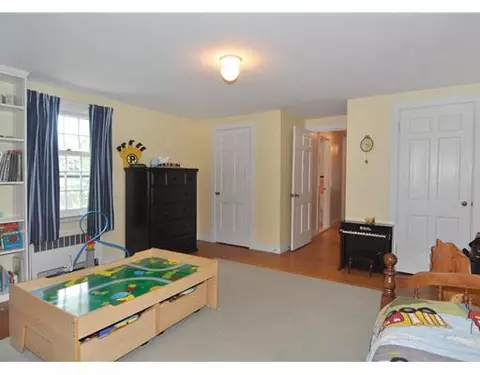 83 Frontier Rd, Warwick, RI 02889 photo 11