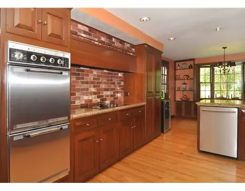 83 Frontier Rd, Warwick, RI 02889 photo 4