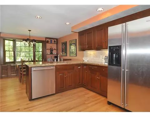 83 Frontier Rd, Warwick, RI 02889 photo 3