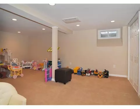 83 Frontier Rd, Warwick, RI 02889 photo 15