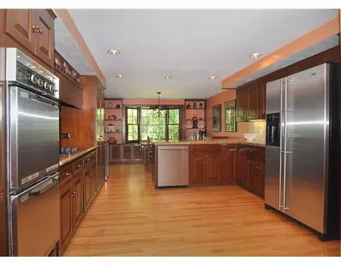 83 Frontier Rd, Warwick, RI 02889 photo 5