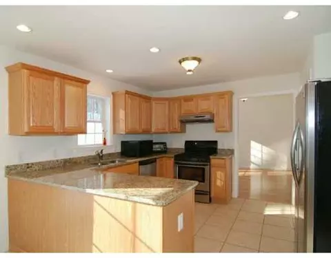 208 Gauthier Dr, Woonsocket, RI 02895 photo 9