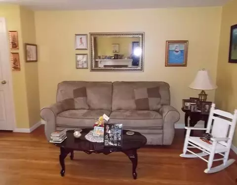 71 Covington Dr, Warwick, RI 02886 photo 4