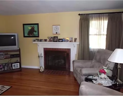71 Covington Dr, Warwick, RI 02886 photo 2
