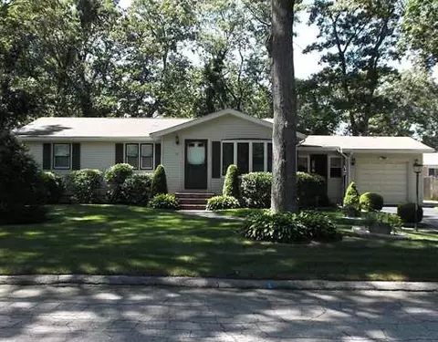 71 Covington Dr, Warwick, RI 02886 photo 1