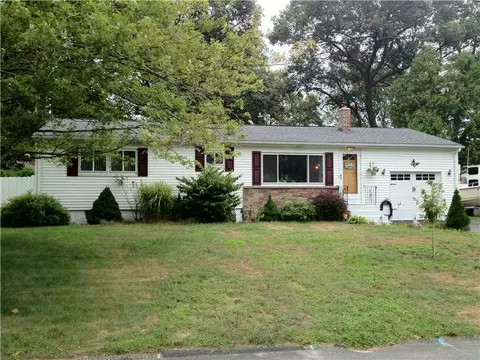 35 Marigold Dr, Warwick, RI 02889 photo 2