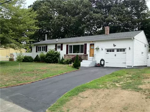 35 Marigold Dr, Warwick, RI 02889 photo 1