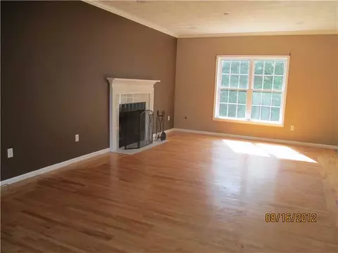 10 Paddock Dr, Cranston, RI 02921 photo 2
