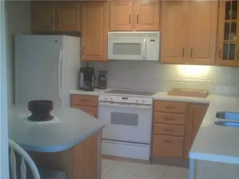 9 Jovere Dr, Westerly, RI 02891 photo 2