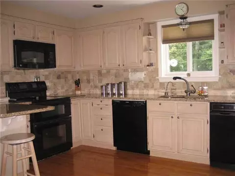136 Alpine Estates Dr, Cranston, RI 02921 photo 2