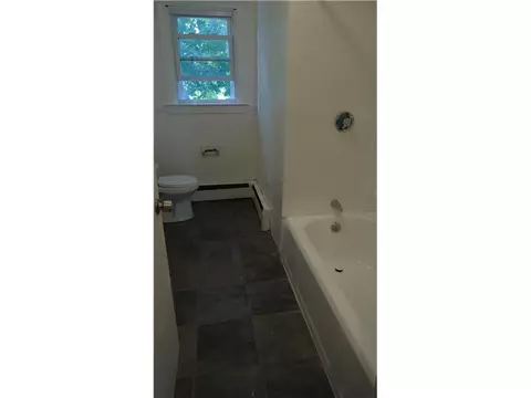 350 Boulevard East Blvd, Middletown, RI 02842 photo 8