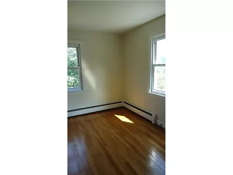 350 Boulevard East Blvd, Middletown, RI 02842 photo 9