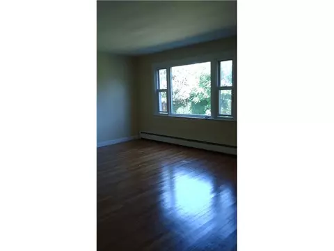 350 Boulevard East Blvd, Middletown, RI 02842 photo 3