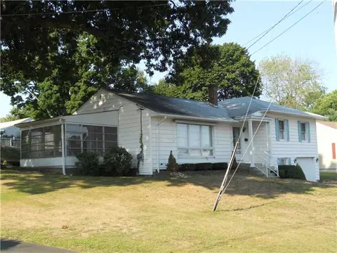 51 Ridge St, Woonsocket, RI 02895 photo 3