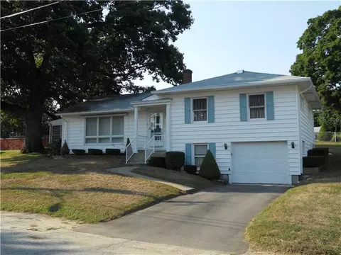 51 Ridge St, Woonsocket, RI 02895 photo 2