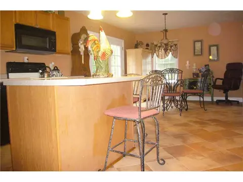 40 Wayne St, Warwick, RI 02889 photo 2