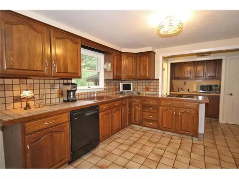 135 Hedgerow Dr, Warwick, RI 02886 photo 3