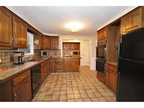 135 Hedgerow Dr, Warwick, RI 02886 photo 4