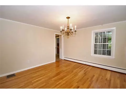 135 Hedgerow Dr, Warwick, RI 02886 photo 2