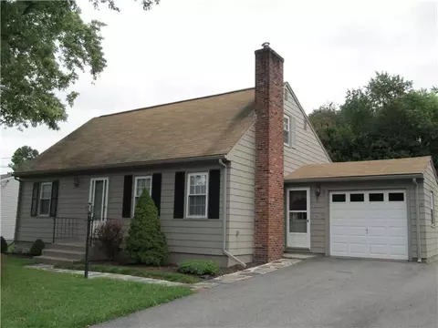 233 Halsey Rd, Woonsocket, RI 02895 photo 2