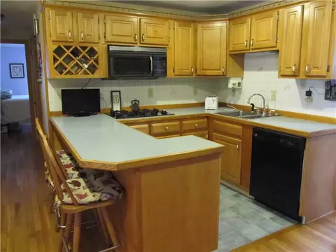 233 Halsey Rd, Woonsocket, RI 02895 photo 4