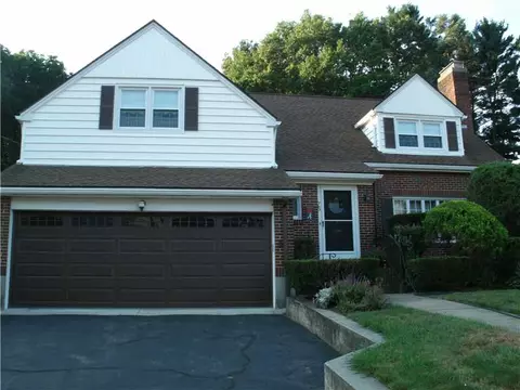 75 Gaskill St, Woonsocket, RI 02895 photo 1