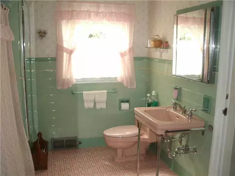 75 Gaskill St, Woonsocket, RI 02895 photo 9