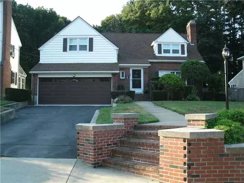 75 Gaskill St, Woonsocket, RI 02895 photo 2