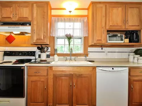 59 Winslow Ave, Warwick, RI 02886 photo 9