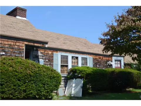 357 County Rd, Barrington, RI 02806 photo 4