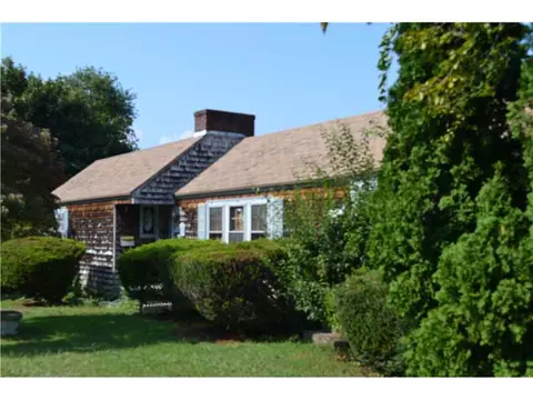 357 County Rd, Barrington, RI 02806 photo 1