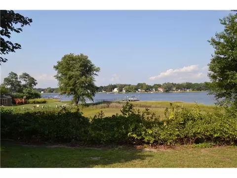 357 County Rd, Barrington, RI 02806 photo 3