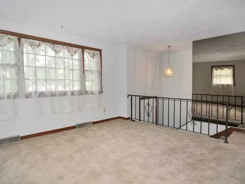 42 Ryan Ave, Warwick, RI 02889 photo 2