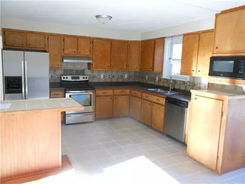 69 Obadiah Ave, Warwick, RI 02889 photo 2