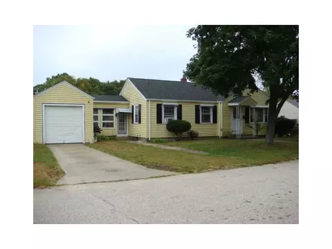 39 Lufkin Ct, Warwick, RI 02888 photo 2