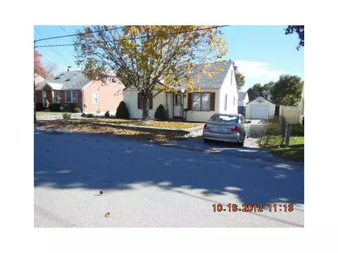 96 Lydia Ave, Woonsocket, RI 02895 photo 2