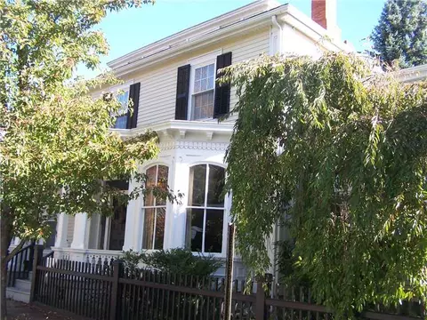 4 Lyndon St, Warren, RI 02885 photo 2
