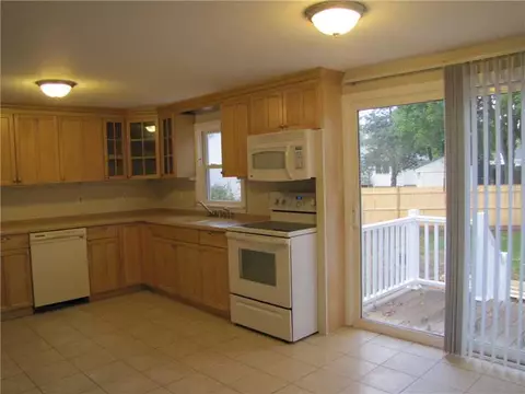 103 Asylum Rd, Warwick, RI 02886 photo 2