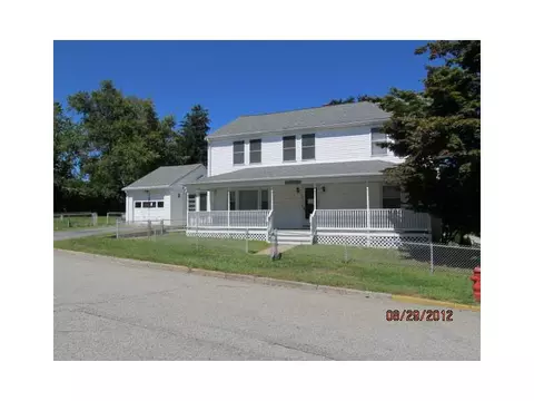 392 Mowry St, Woonsocket, RI 02895 photo 2
