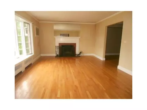 47 Gaskill St, Woonsocket, RI 02895 photo 2