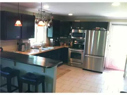 16 Maple Rd, Warren, RI 02885 photo 5